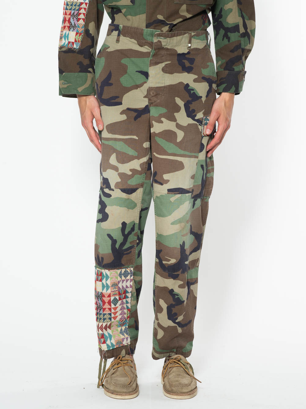 Alternative view of BL.11 PANTALONI CARGO CAMOU CON STAMPA APPLICATA
